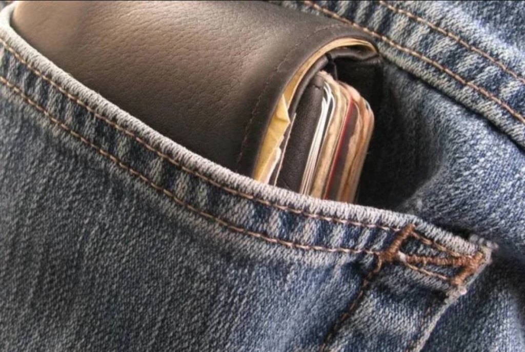 Heavy wallet in back pocket, Benefits of Card Holders
